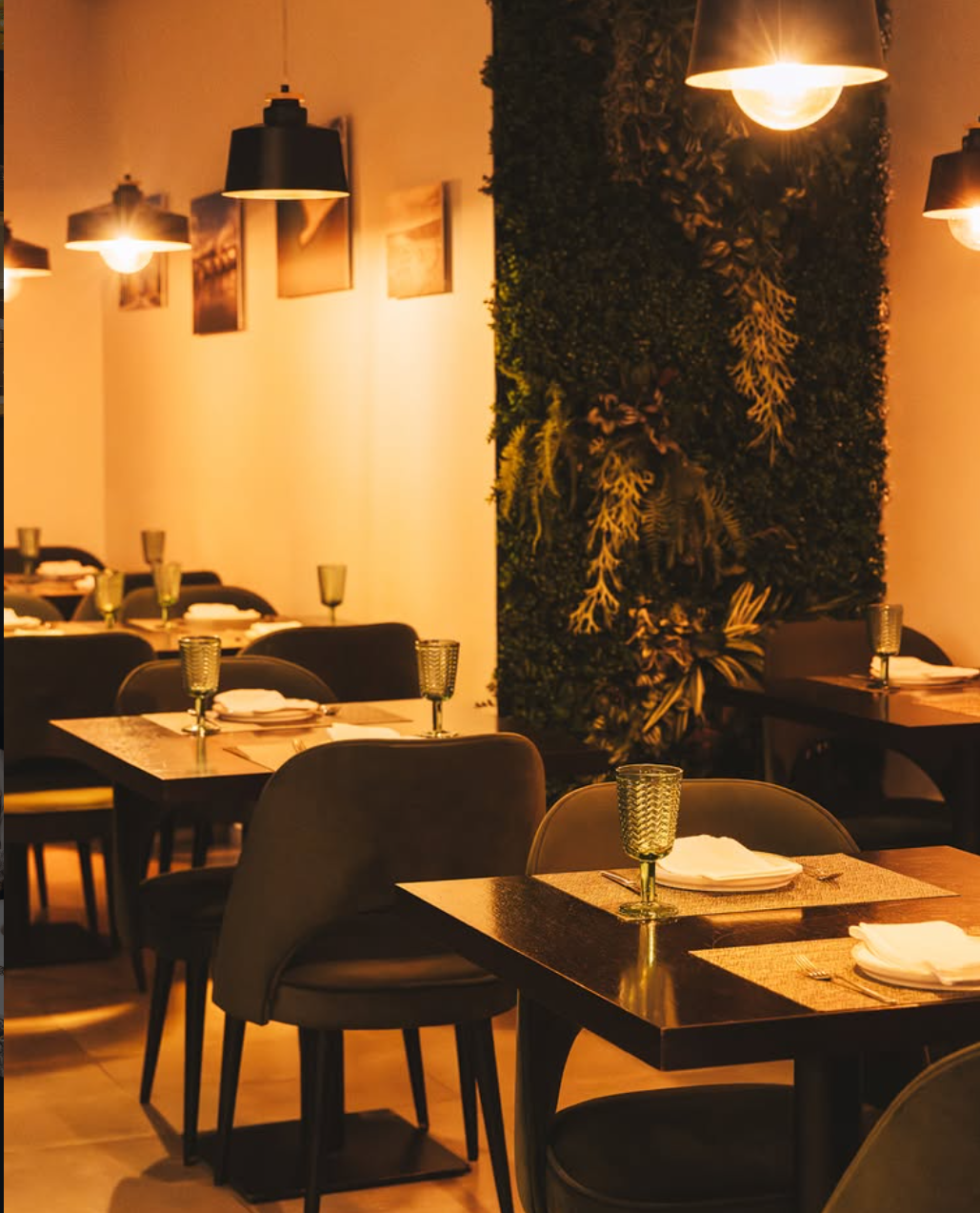 Sala com parede verde